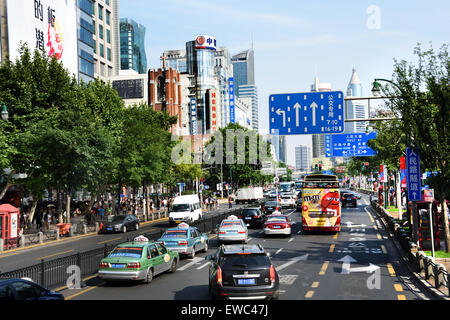 La ville de Shanghai de la circulation Place du Peuple Xizang Road Nanjing Road Huangpu District chinois Chine Banque D'Images