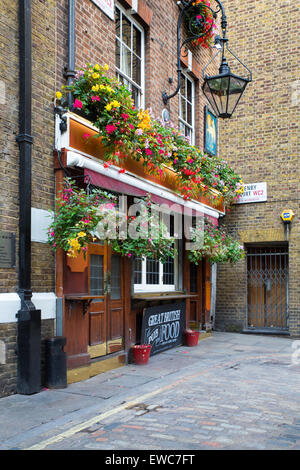 Londres, Royaume-Uni, le 7 octobre 2014 : l'agneau et du drapeau Historique Pub où Charles Dickens était un habitué de la Covent Garden di Banque D'Images