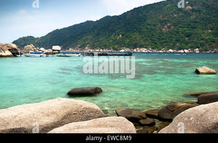 Port de Koh Tao et Koh Nangyuan îles en Thaïlande. snorkeling paradis avec de l'eau de mer claire et pierres beach Banque D'Images