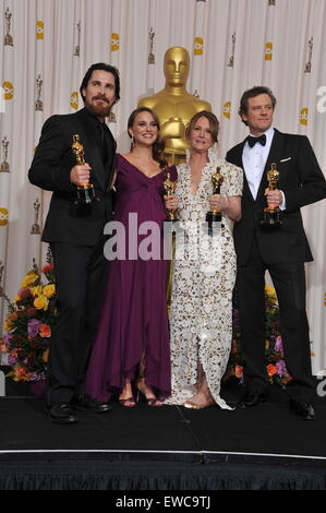 LOS ANGELES, CA - 27 février 2011 : Christian Bale et Natalie Portman & Melissa Leo & Colin Firth à la 83e cérémonie des Oscars au Kodak Theatre, à Hollywood. Banque D'Images