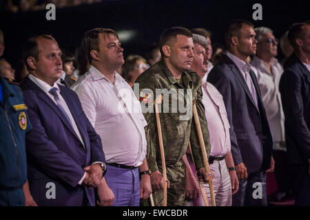 Kiev, Donetsk, Ukraine. 22 Juin, 2015. Alexander Zakhartchenko, chef de l'Etat et le premier ministre de l'auto proclamé République populaire de Donetsk, dans l'auditoire du concert de la pianiste Valentina Lisitsa à Donetsk, Ukraine. © Celestino Arce/ZUMA/ZUMAPRESS.com/Alamy fil Live News Banque D'Images