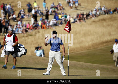 University Place, Washington, USA. 21 Juin, 2015. Louis Oosthuizen (RSA) Golf : Louis Oosthuizen de l'Afrique du Sud célèbre un aigle sur le 14e trou lors de la ronde finale de la 115e championnat ouvert aux États-Unis chez Bay Golf Course à University Place, Washington, United States . © Koji Aoki/AFLO SPORT/Alamy Live News Banque D'Images