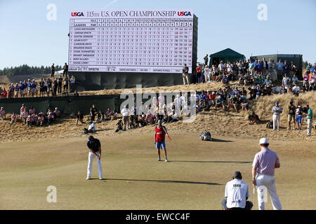 University Place, Washington, USA. 21 Juin, 2015. La Jordanie Speith (USA) : Jordanie Speith Golf de la United States putts sur le 18e trou de la ronde finale de la 115e championnat ouvert aux États-Unis chez Bay Golf Course à University Place, Washington, United States . © Koji Aoki/AFLO SPORT/Alamy Live News Banque D'Images