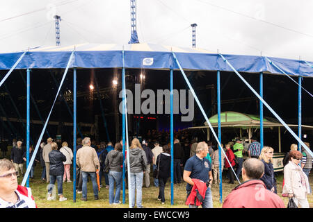 Kiel, Allemagne. 22 Juin, 2015. Un bidonville dans le Musikzelt Chor au cours de la Kieler Woche 2015 Crédit : Björn Deutschmann/Alamy Live News Banque D'Images