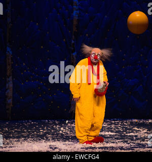 Slava's Snowshow au Tel Aviv Performing Arts Centre, à Tel Aviv, à l'OB 3 juin 2015. Banque D'Images