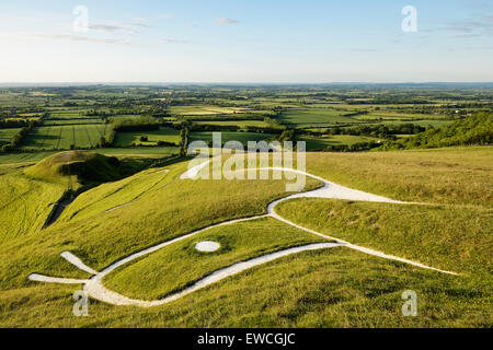 Uffington White Horse, Oxfordshire, England, UK. Un animal préhistorique hill figure écumé sur le flanc d'une colline. Banque D'Images