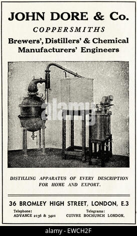 Publicité industrielle vintage des années 1940, datée de 1943, annonçant des appareils de distillation du cuivre par John Dore & Co copersmith de Bromley High Street Londres England Banque D'Images