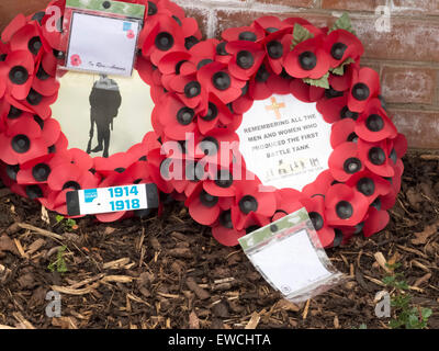 Couronnes portées en vertu du Lincoln Memorial Réservoir installé en mai 2015 à la mémoire de la Seconde Guerre mondiale, un réservoir produit dans Lincoln. Banque D'Images
