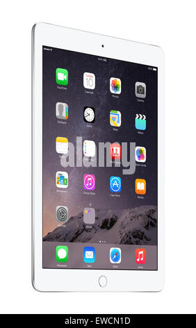 Varna, Bulgarie - Février 02, 2014 : la moitié transformé en argent Apple iPad Air 2 avec iOS 8 affichage touch ID, conçu par l'écran d'accueil Banque D'Images