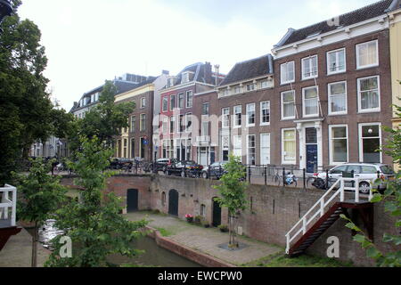 Nieuwegracht, un canal ombragé avec de vieux quais abaissés dans le centre-ville médiéval d'Utrecht, Pays-Bas Banque D'Images