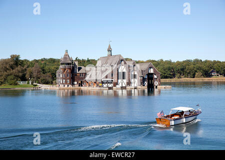 Bateau à moteur sur le lac Ontario.Canada. Banque D'Images