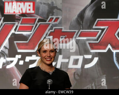 Tokyo, Japon. 23 Juin, 2015. L'actrice américaine Elizabeth Olsen parle lors d'une premiere événement pour son nouveau film 'Avengers : Uncanny X-Men' à Tokyo, Japon, le 23 juin 2015. Le film sera montré au public du 4 juillet au Japon. Credit : Stringer/Xinhua/Alamy Live News Banque D'Images
