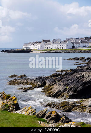 Afficher le long de la côte rocheuse de l'île écossaise de Loch Indaal à Port Charlotte Isle of Islay Western Isles Hébrides intérieures Scotland UK Banque D'Images