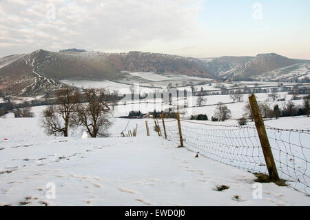Couverts de neige paysage autour de l'Ilam Peak District, Derbyshire, Angleterre, Royaume-Uni Banque D'Images