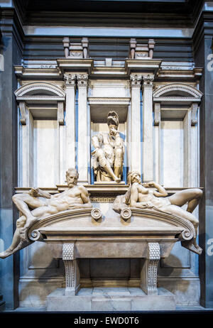 Tombe de Piero di Lorenzo de' Medici, sculpture de Michel-Ange, nouvelle sacristie, basilique San Lorenzo, Florence, Italie. Banque D'Images