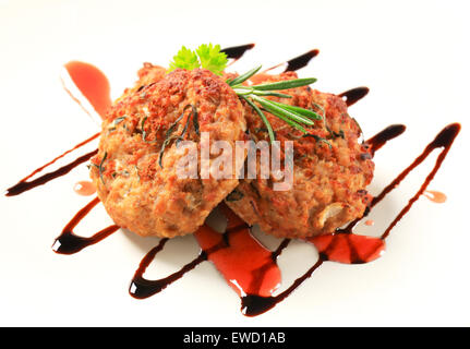 Les burgers de légumes avec sauce au vinaigre balsamique Banque D'Images