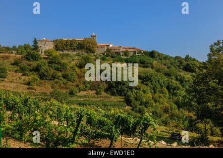 Avis de Hum, classée la plus petite ville au monde. Istrie, Croatie Banque D'Images