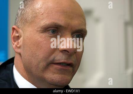 Copenhague, Danemark, June 18th, 2015 : Les Danois Venstre (lire : l'libéral nouvellement élu) M. Soeren Gade, photographié à son arrivée à Christiansborg Christiansborg après la fermeture des bureaux de vote à 20H00 H Banque D'Images