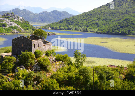 Karuc village sur le lac de Skadar, le Monténégro, le plus grand lac de la péninsule des Balkans. Parc national. Banque D'Images