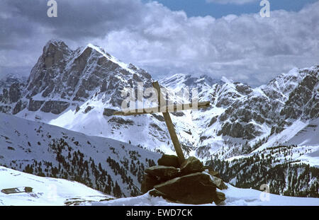 Vue depuis l'harfang à Plose Peitlerkofel en mai 1978 Blick von der im Mai noch auf den Peitlerkofel Plose verschneiten Banque D'Images