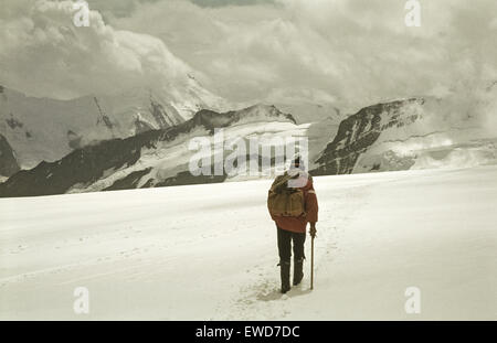 Le Mountaineer Mönchsjoch dans les années 70, 1979 Bergführer auf dem Mönchsjoch Banque D'Images