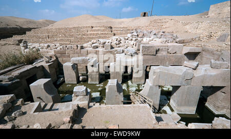 Abydos,l'Égypte, le temple funéraire du pharaon Seti I, Menmaatra, (XIX° dyn. 1321-1186 avant J.-C.) - Vue de l'Osireion Banque D'Images