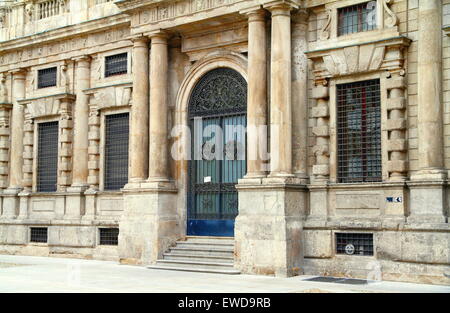 Entrée de l'édifice de l'hôtel de ville palais Matino en Milan, Italie Banque D'Images