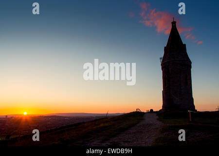 Coucher du soleil à Hartshead Pike. Banque D'Images