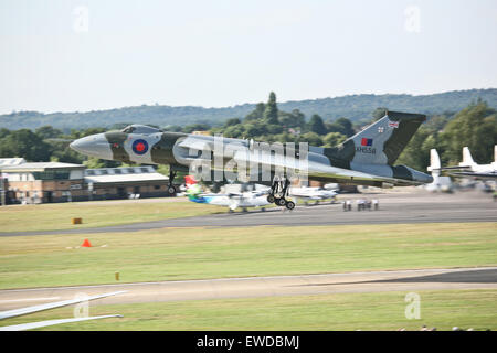 Avro Vulcan B MK 2 XH 558 rendant son aspect final au Farnborough International Air Show en 2014 Banque D'Images