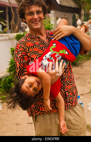 Garrett Bodhi et fils - BAN XANGKHONG, LAOS M. Banque D'Images