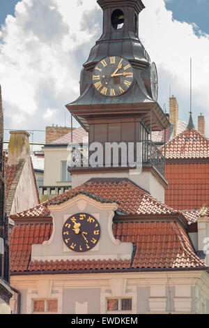 Quartier juif de Prague, l'hôtel de ville - Zidovska radnice - avec son quatre-face beffroi se dresse au cœur du quartier juif de Prague. Banque D'Images