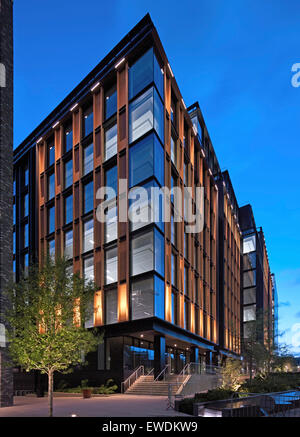 L'altitude d'angle au crépuscule. 6 Pancras Road, London, United Kingdom. Architecte : Wilmotte UK Ltd, 2015. Banque D'Images