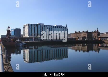 Dundee city quay sur une journée claire Banque D'Images