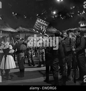 Viktoria und ihr Husar, Operettenfernsehfassung, Deutschland 1965, Regie : Kurt Pscherer, Statisten bei Voir 49/1 Banque D'Images