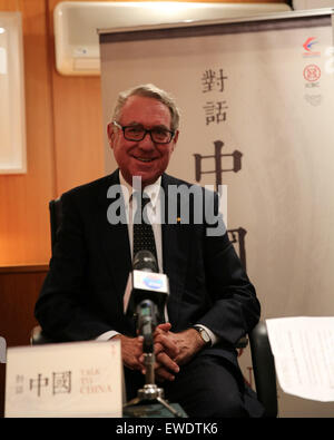 (150624) -- SYDNEY, 24 juin 2015 (Xinhua) -- Le Président de l'Australia and New Zealand Banking Group (ANZ) et actuel chancelier de l'Université de New South Wales (UNSW), David Gonski, reçoit une entrevue à son bureau à Sydney, en Australie, le 22 juin 2015. Dans un entretien avec Xinhua, a déclaré que l'Gonski sino-Accord de libre-échange (ALE) est une grande chose qui ouvre beaucoup de possibilités pour les deux pays. (Xinhua/Li Bing) (zjy) Banque D'Images