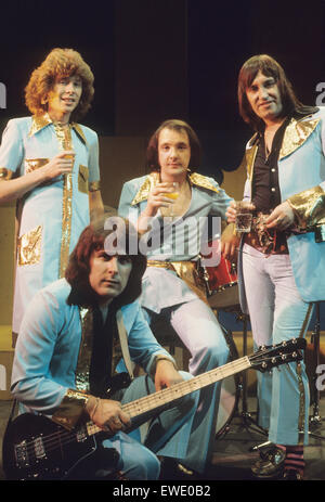 Groupe de glam rock britannique de boue vers 1974 Banque D'Images