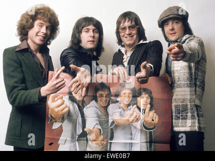 Groupe de glam rock britannique de boue vers 1974 Banque D'Images