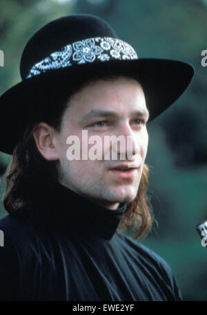BONO, chanteur du groupe rock U2 sur 1985 Banque D'Images