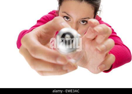 Femme changer une ampoule coup de birds eye view looking down Banque D'Images