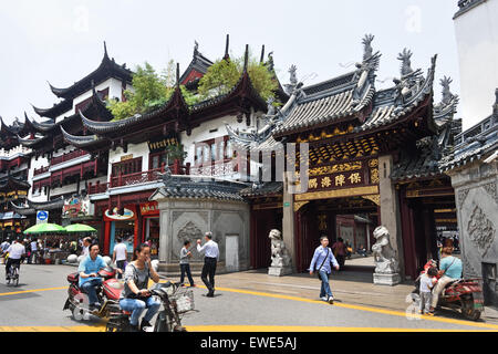 Le Jardin Yuyuan Bazaar Vieille ville shopping area Shanghai Chine Miao Chenghuang Temple, Temple du dieu de la ville Chinese Banque D'Images