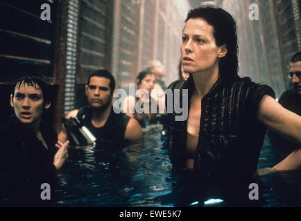 Winona Ryder, Raymond Cruz, Sigourney Weaver, Résurrection Étrangère, 1997 Banque D'Images