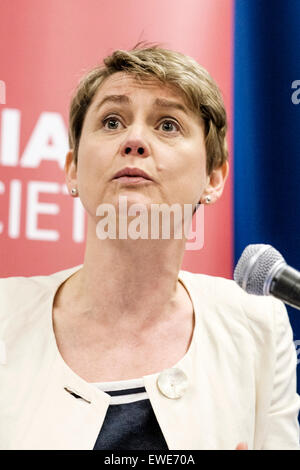 Yvette Cooper à la Direction du travail débat lors de la Conférence d'été de 2015 sur Fabian 06/06/2015 Banque D'Images