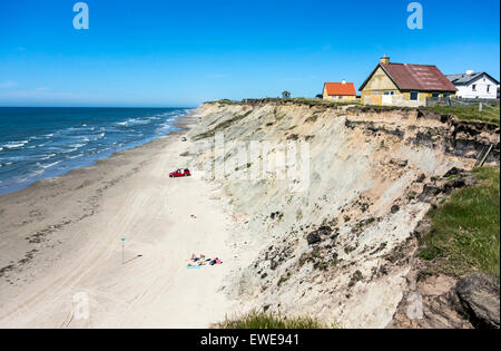 Falaises de sable et la plage à Nr. Lyngby Danemark Suède en amérique du nord avec la mer du Nord (Skagerak) gauche. Banque D'Images