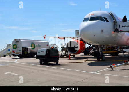 En cours d'entretien avion à l'aéroport de Bristol, BRS, UK Banque D'Images