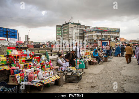 Rue bondée dans la vieille ville de Kaboul, Afghanistan Banque D'Images