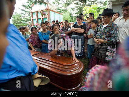 Funérailles, San Jorge La Laguna, Solola, Guatemala. Banque D'Images