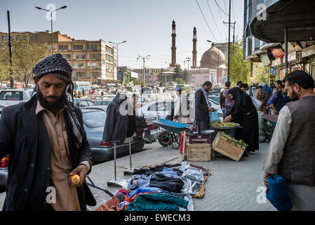 Rue bondée dans la vieille ville de Kaboul, Afghanistan Banque D'Images