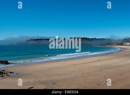 Rouler dans le brouillard de la mer St Brelade's bay, Jersey Banque D'Images