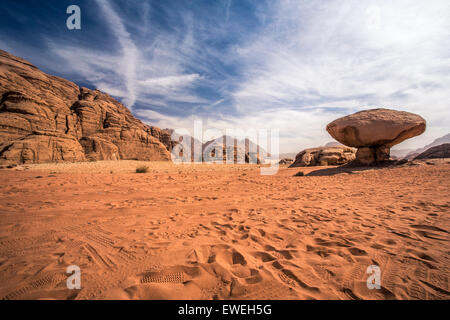 Vue panoramique sur le désert de Wadi Rum, Jordanie Banque D'Images