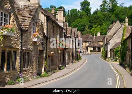 Castle Combe un village pittoresque dans le Wiltshire England UK Banque D'Images